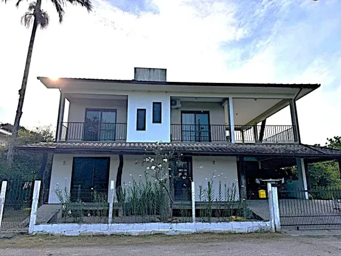 Casa 2 pavimentos, 4 dormitórios, 2 banheiros, varandas, Sul do Rio, Santo Amaro da Impera