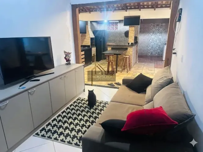 Casa Ampla 240M² com 4 quartos | 3 banheiros Edícula e Área Gourmet com Churrasqueira no C