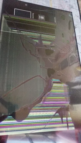 TV com tela quebrada 
