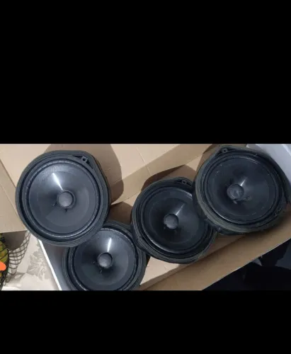 Alto falante de 6 polegadas está instalado em Honda Civic G10 Touring