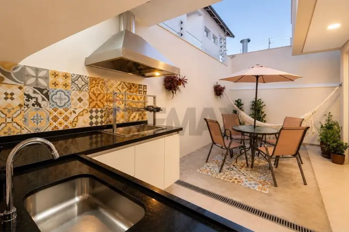 Sobrado de 3 quartos com 128m² no Vila Pagliato com Valor Abaixo da Média da Região