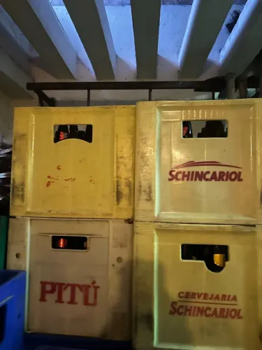 Vendo 20 cx de cervejas com vasilhames