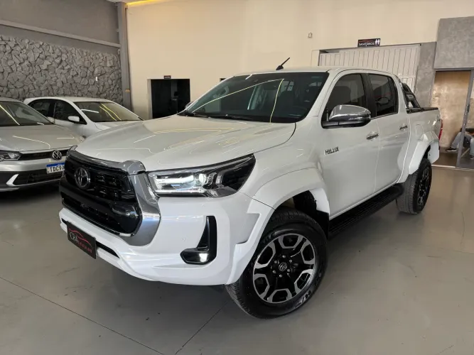 Toyota Hilux CD SRX Plus 4X4 2.8 TDI Die. Aut. 2024