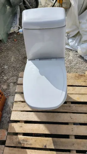 Vaso sanitário completo com assento Incepa.