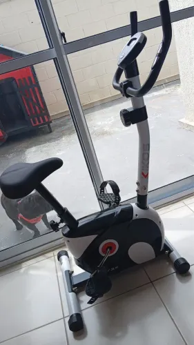 Bicicleta Ergométrica Kv3.1i Magnética Kikos