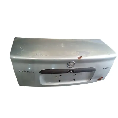 Tampa traseira porta malas corsa 2001 2005 2009 detalhes 