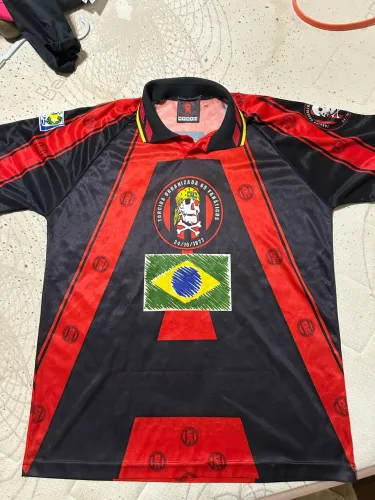 Camiseta Os Fanáticos comemorativa Brasil 500 anos