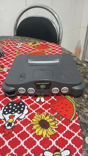 Nintendo 64 só o console funcionando detalhe na carcaça