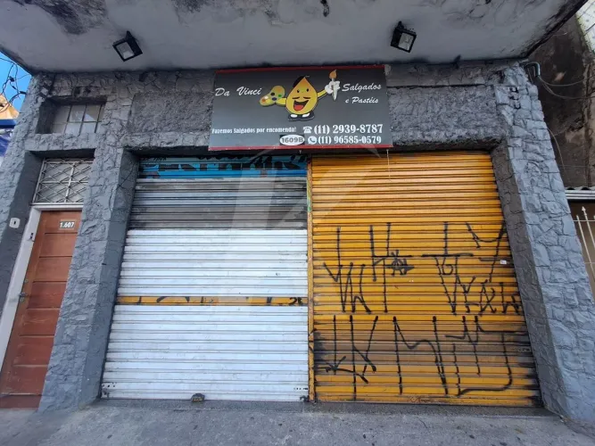 Salão comercial com banheiro em Avenida.
