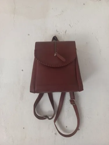 Mochila marrom média 