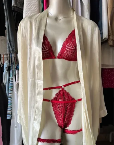 hobby/camisola secret possession + lingerie rendada vermelha tamanho único
