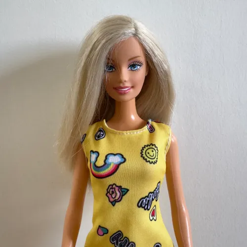 Barbie Loira anos 2000 com Acessórios