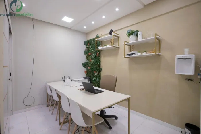 Sala Comercial 36m² com Banheiro Privativo em Brotas