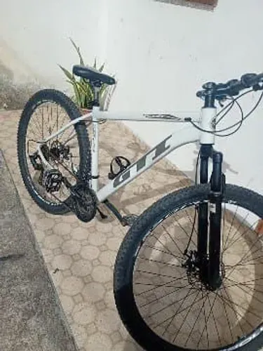 Bicicleta semi nova