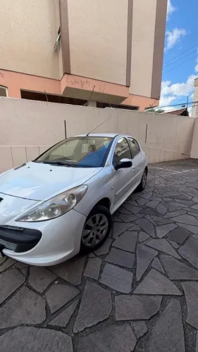Peugeot 207 XR 1.4 Flex 8V 3P 2011