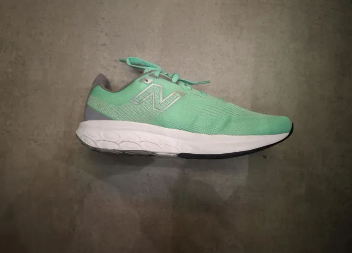 New Balance 520V9 - Verde Claro
