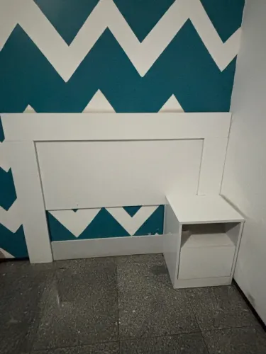 Vendo cabeceira com criado mudo