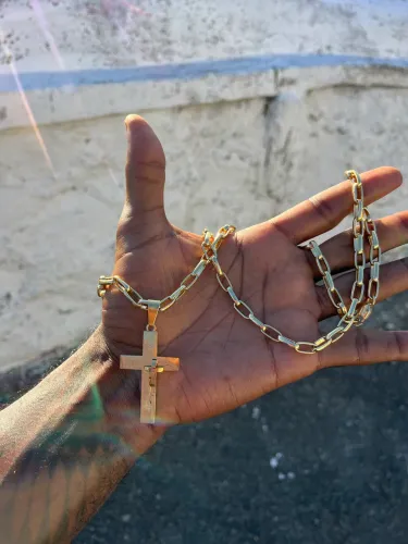 TÍTULO CORRENTE BANHADA A OURO + CRUCIFIXO