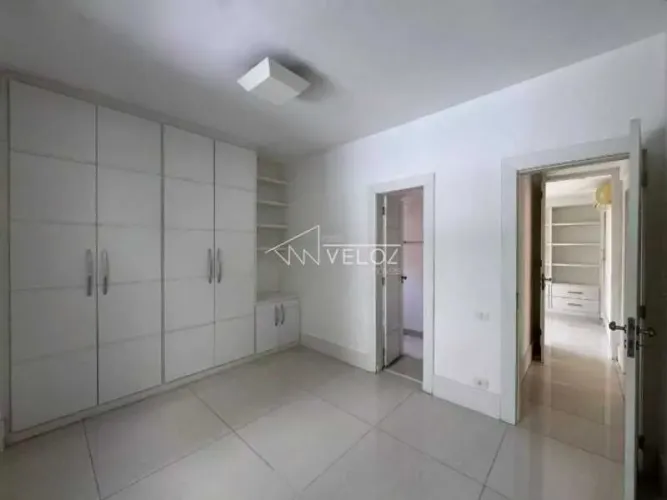 Apartamento : / Residencial / Cosme Velho