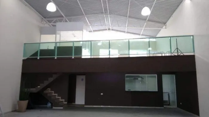 Galpão á venda com 350M² em Vila Jamil por R$ 640.000. Imóvel Comercial em Ferraz de Vasco