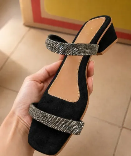 Lote 73 pares de sandalias feminina 