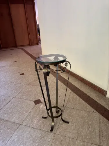 Mesinha de apoio em ferro