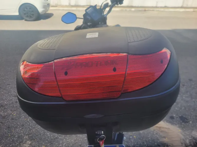 Baú para moto 45 litros Baú para Moto 45 Litros - Novo, Nunca Usado!