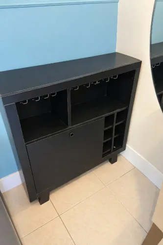 Bar adega preto AD5002 - 6 garrafas + 6 taças, 90 cm