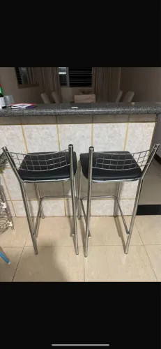 Vendo duas banquetas pretas 