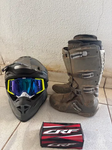 Capacete e Botas Motocross