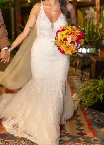 Vestido de Noiva Sereia em Renda com Cauda Longa