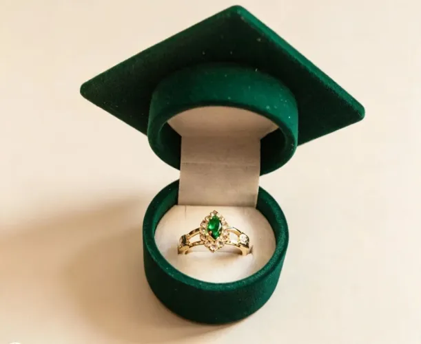 Anel de formatura feminino