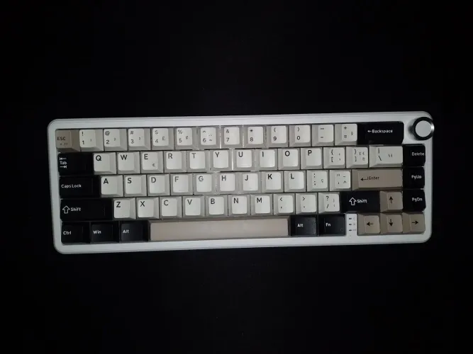 Teclado mecânico gamer attack shark + mouse attack shark x11 de brinde