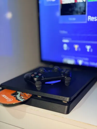 PlayStation 4 slim 1TB