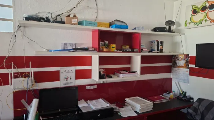 Mesa para escritorio com patelheira