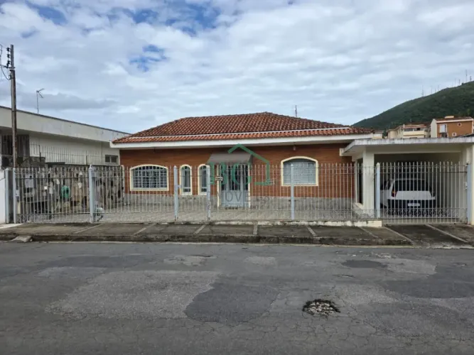 Excelente casa á venda no Jardim dos Estados em Poços de Caldas MG.