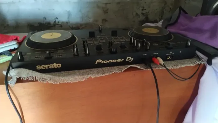 DDJ rev1 N Gold edição especial com caixa original e cabos. Combo nootbook