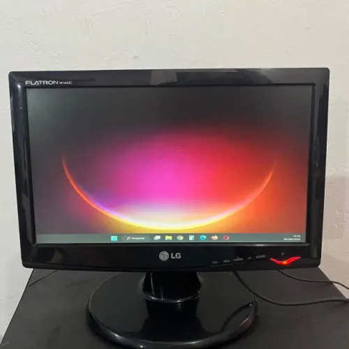 MONITOR - LG, modelo Flatron E1950, 15 pol