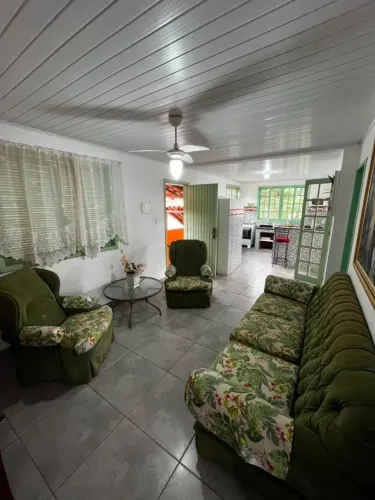 Carmen Imóveis aluga apartamento de 2 quartos próximo ao mar de Praia Brava