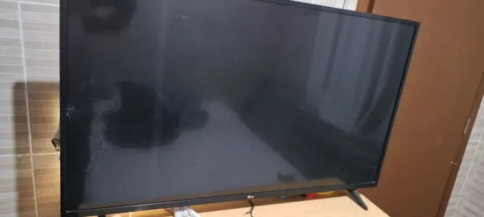 TV LG MODELO 43UQ7500PSF para retirada de peças