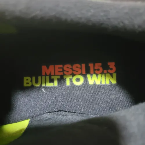 Chuteira adidas Messi número 41