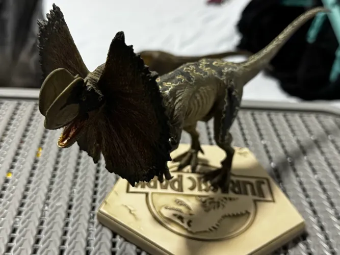 Dilophosaurus iron studios
