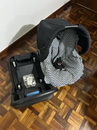 Vendo bebê conforto com base de carro