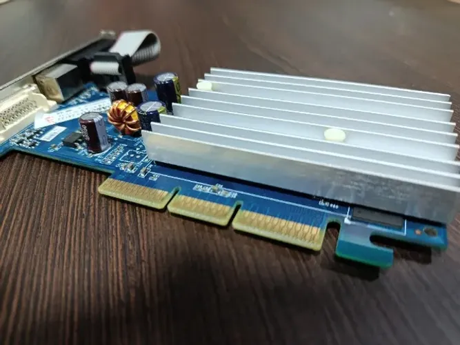 Placa De Vídeo Nvidia GeForce 6200 256MB DDR2 AGP - PC Antigo