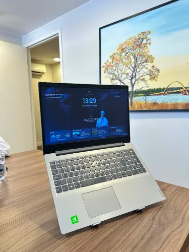 Lenovo IdeaPad Intel(R) Core(TM) i5-8265U