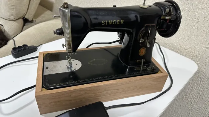 Máquina de costura Singer 15C pretinha vintage