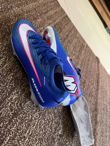 CHUTEIRA NIKE NOVA 40