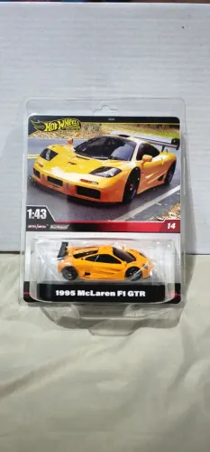 Hot Wheels Premium 1:43 McLaren F1 GTR
