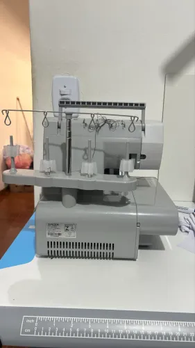 Máquina de Costura Singer Overloque 