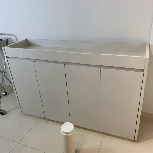 Armário com 4 portas MDF cor areia